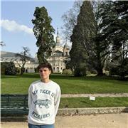 Adrián, estudiante de educación primaria especializado en ingles